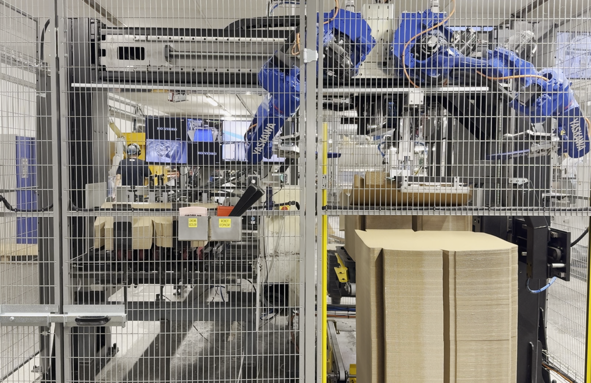 Beck Computer Systems New robot in production - Beck Pack Systems